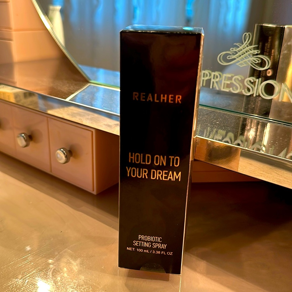 Realher Hold On To Your Dream Probiotic Setting Spray